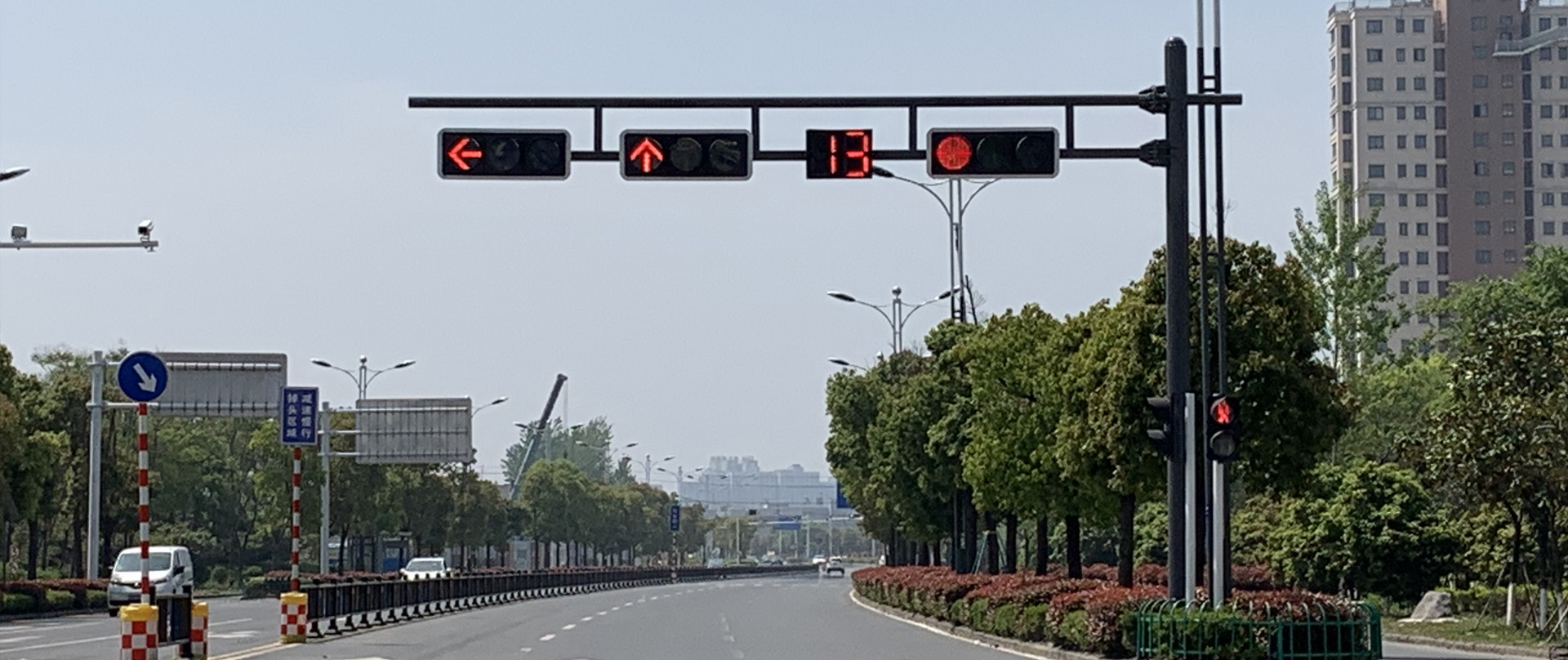 交通信號(hào)燈桿，道路交通信號(hào)桿
